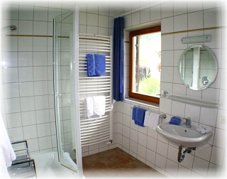 Badezimmer Zimmer Nummer 1 Haus Kathrin Reit im Winkl